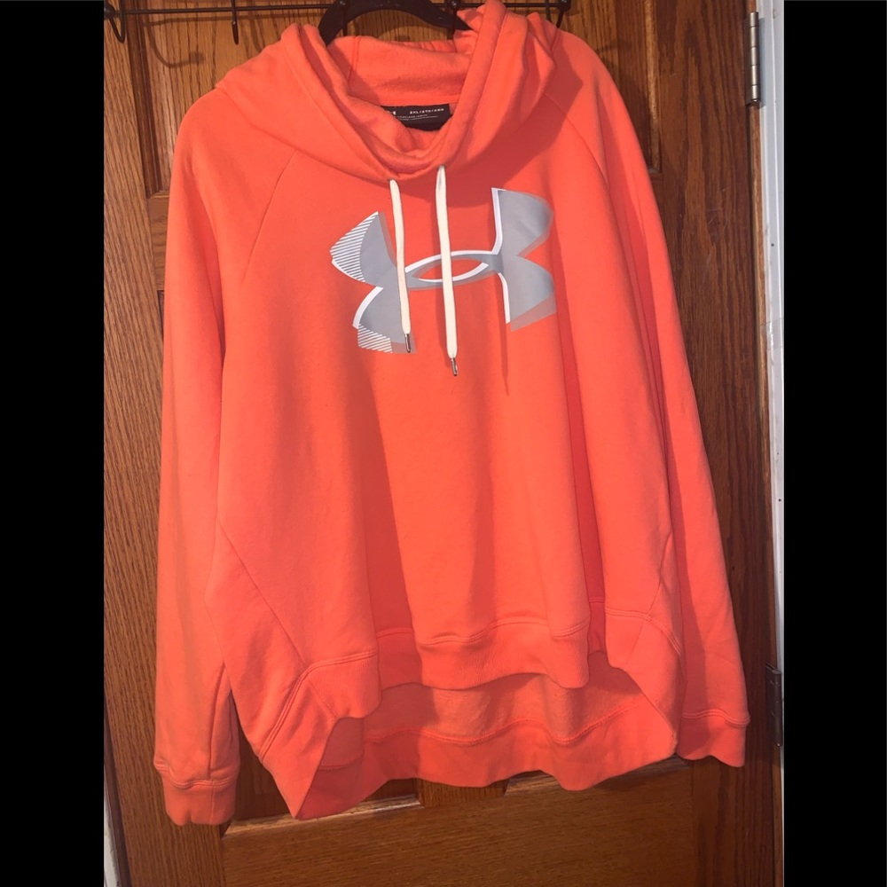 Plus under Armour hoodie